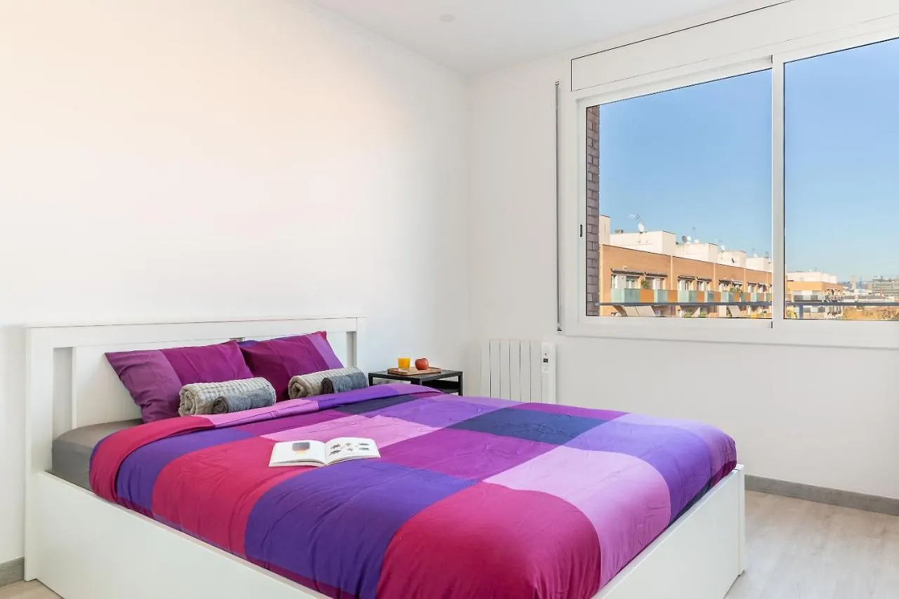 3Br - 2Bh Sunny And Spacious Apartment 10 Min Walk From Beach