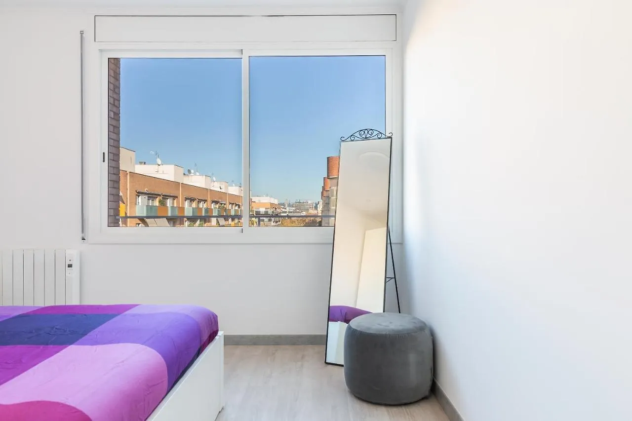 3Br - 2Bh Sunny And Spacious Apartment 10 Min Walk From Beach