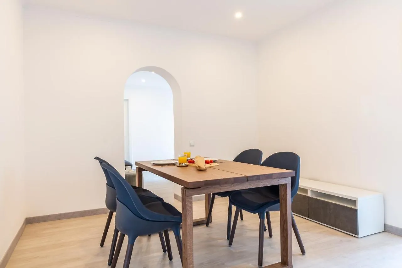 3BR - 2BH BEACHside Sunny&Spacious apartment  Barcelona