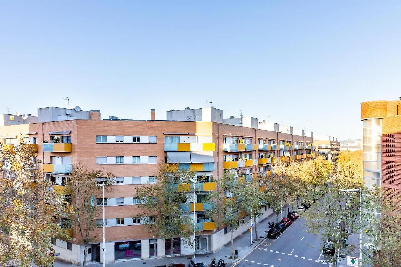 3Br - 2Bh Sunny And Spacious Apartment 10 Min Walk From Beach