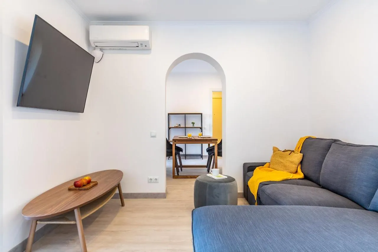 3Br - 2Bh Sunny And Spacious Apartment 10 Min Walk From Beach Spanien