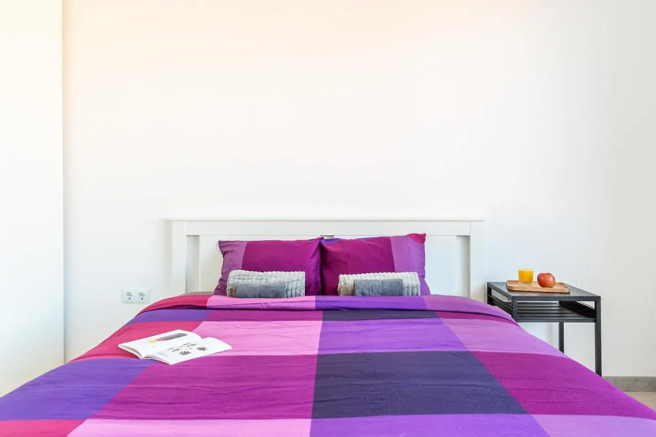 3Br - 2Bh Sunny And Spacious Apartment 10 Min Walk From Beach