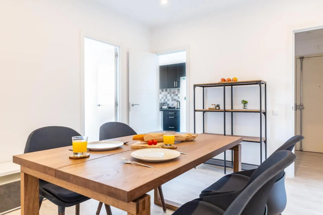 3Br - 2Bh Sunny And Spacious Apartment 10 Min Walk From Beach Spanien