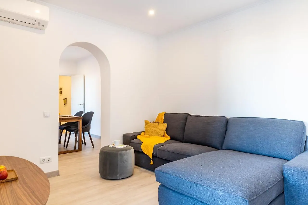 3Br - 2Bh Sunny And Spacious Apartment 10 Min Walk From Beach 0*, Barcelona Spain